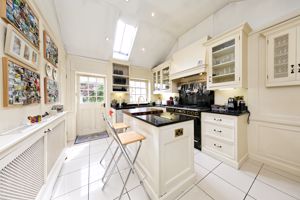 Kitchen / breakfast room- click for photo gallery